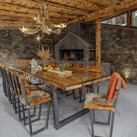 Chalet Forest Sunger
